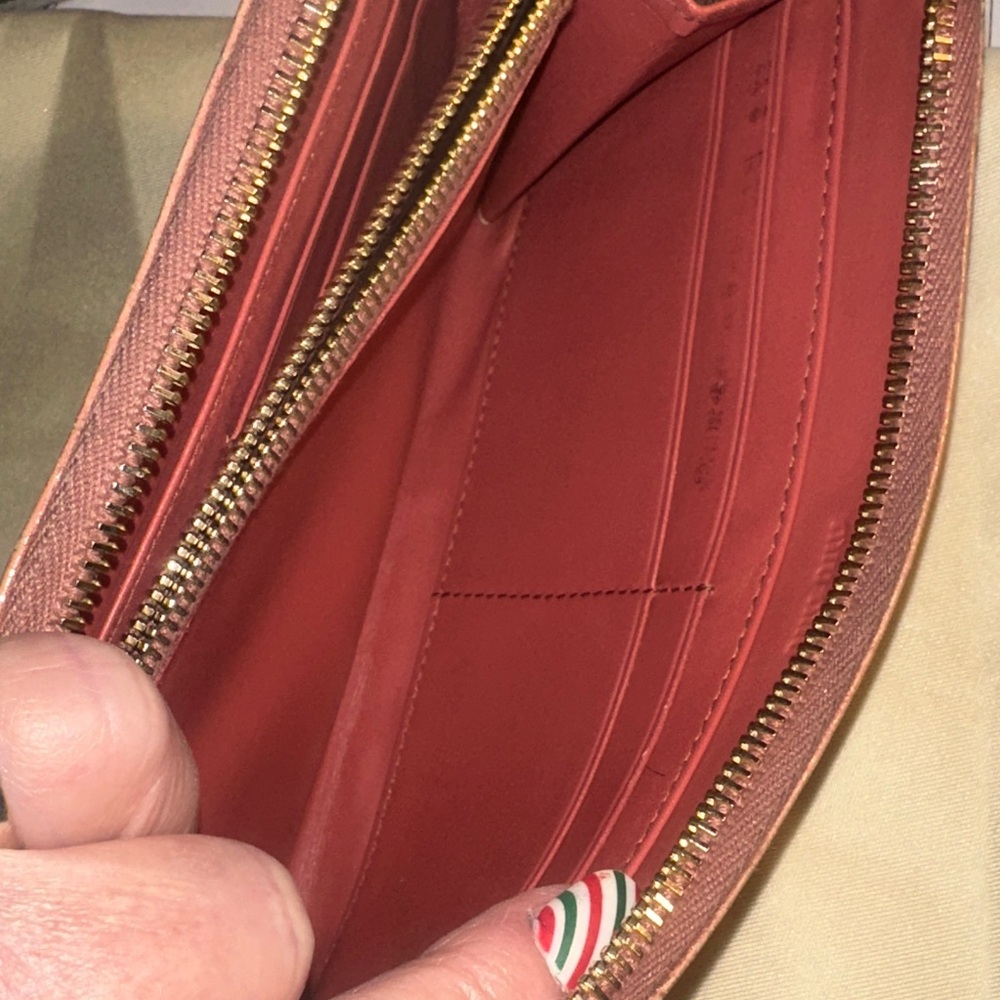Miu Miu Coral Croc-Embossed Wallet - Picture 9 of 12